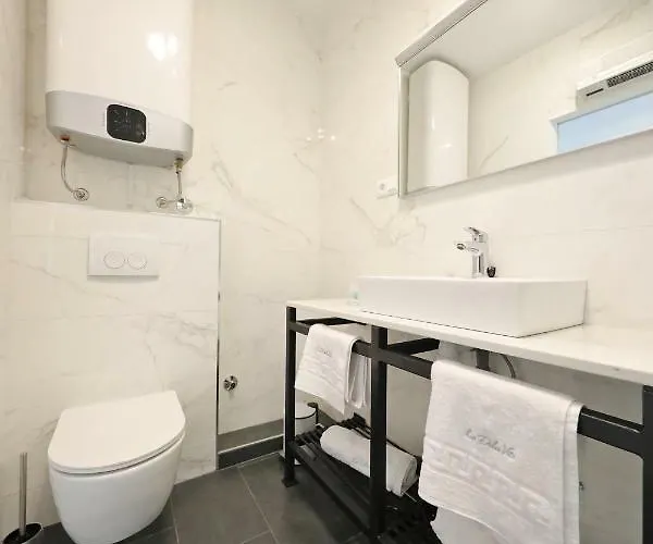 La Dolce بيت ضيافة زادار